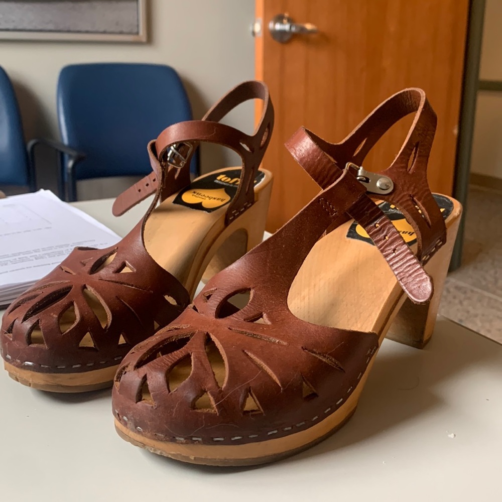 Brown leather cutout Swedish Has Beens. So cute !